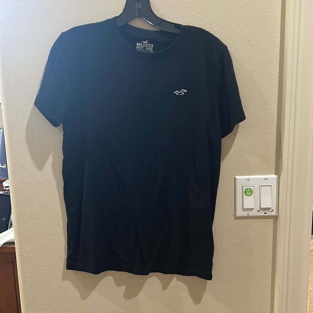 Black hollister men’s shirt